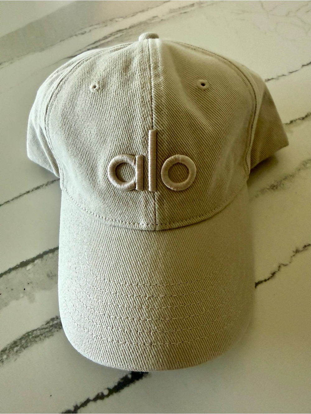 NWT ALO Yoga Beige Curved Brim Cap washed off duty sand dollar